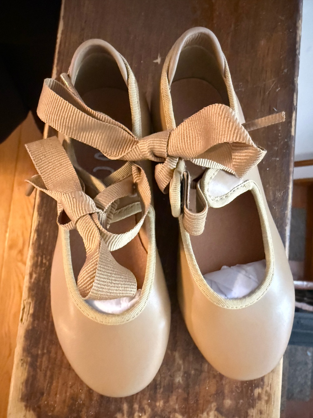 Girls Tan Bloch Tap Shoes Brand New